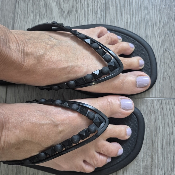 Ipanema Black Flip Flops - Picture 9 of 11